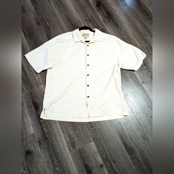 Boundary Bay large silk button down short sleeve shirt. Butter Colour - Picture 1 of 5